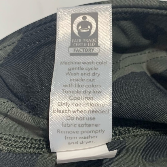 ATHLETA Ultimate Stash Pocket 7/8 Camo Tights XXS - Picture 10 of 16